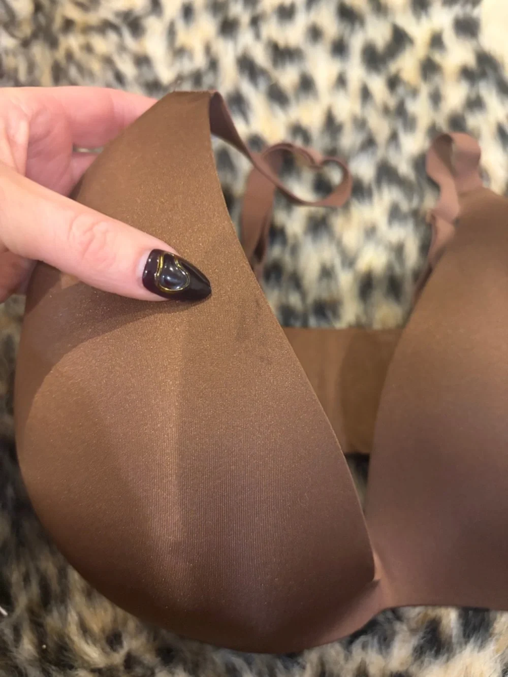 SKIMS Chocolate Brown Seamless T-Shirt Bra - Picture 2 of 4